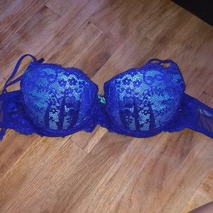 Candie’s wired bra